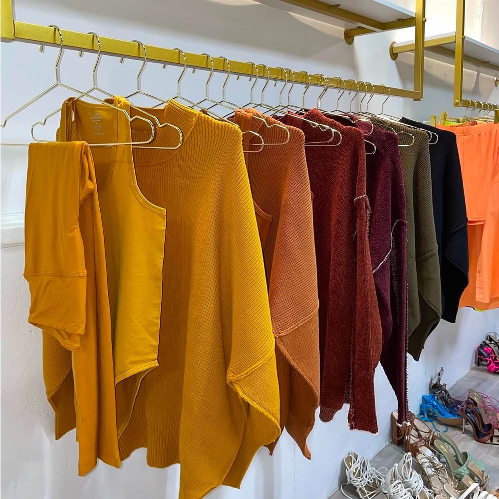 Minaa Monroe Easy Essentials Fall 21’ 3 piece set in 
rust/orange